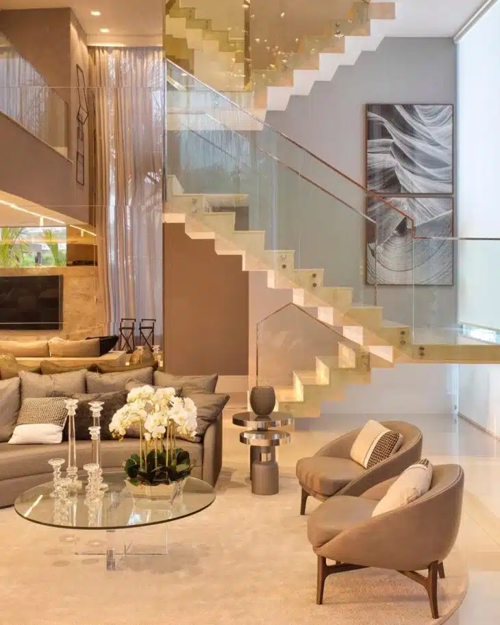 10 Projetos de salas com escada que vão te encantar. 5 Foto de sala com escada 2 - 2