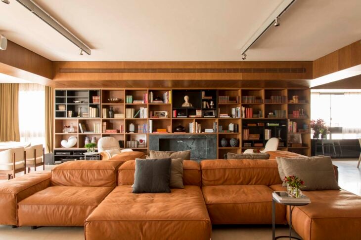 Sofa marrom: modelos e como combina-lo em seus ambientes 9 Foto: Reprodução / DB Arquitetos