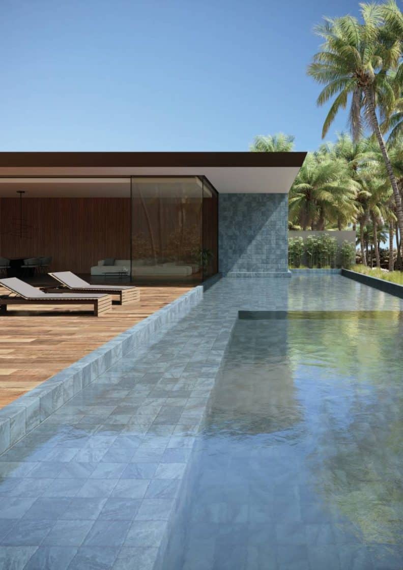 Azulejo para piscina: o melhor revestimento a escolher 10 Área externa com espreguiçadeira e piscina de dois níveis.