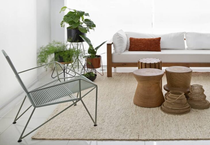 10 Ambientes com Tapete de Sisal que Combinam o Rústico com o Moderno 7 Tapete de sisal adiciona charme ao espaço.