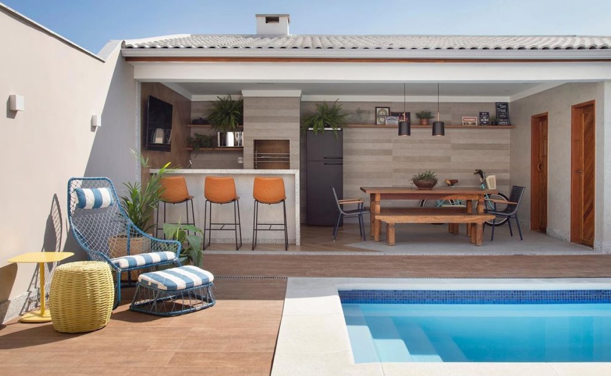 Área Gourmet com Piscina: Como Criar um Espaço Aconchegante 3 Área gourmet com piscina, espaço aconchegante para interação familiar.