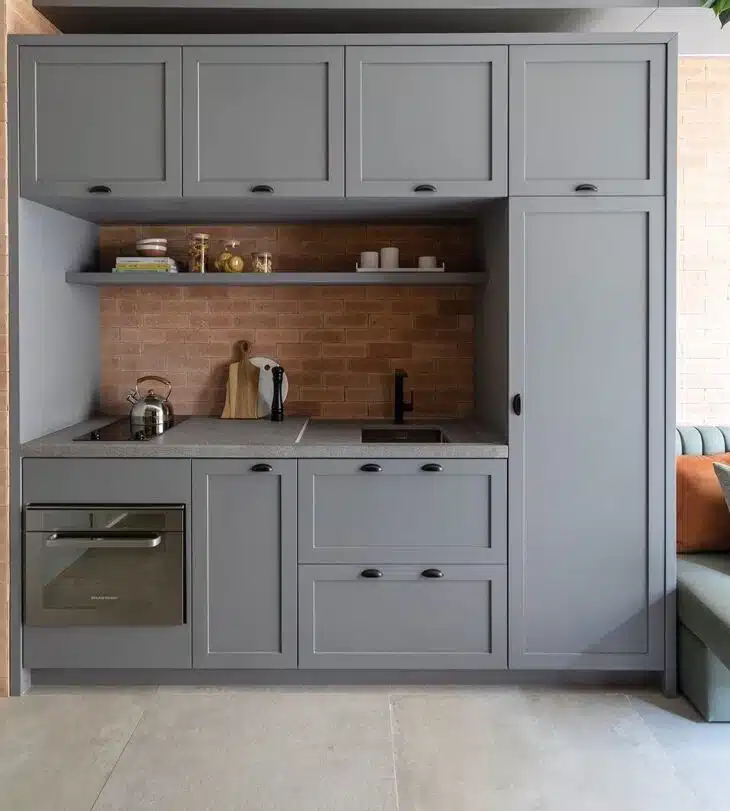 10 Opções de Armário de Cozinha Cinza para Uma Organização Sofisticada 5 Modelo de armário de cozinha cinza com design elegante.