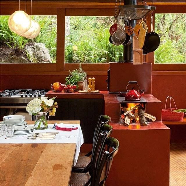 Cozinhas com fogão a lenha: 10 ideias rústicas e charmosas 5 Foto de cozinha com fogão a lenha 2 - 2