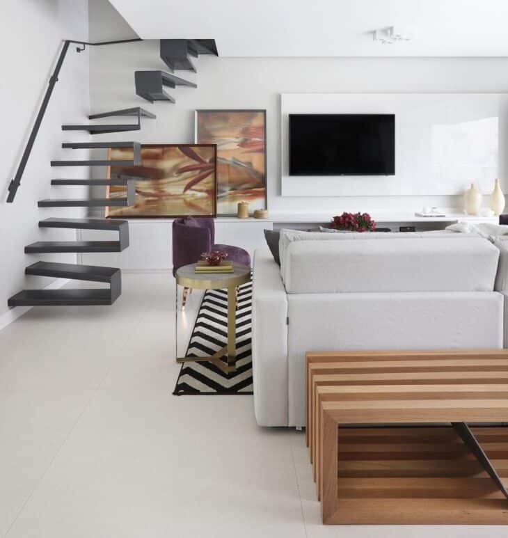 10 Modelos de Escadas Modernas para Inspirar sua Casa 7 Degraus únicos trazendo um ar inovador.