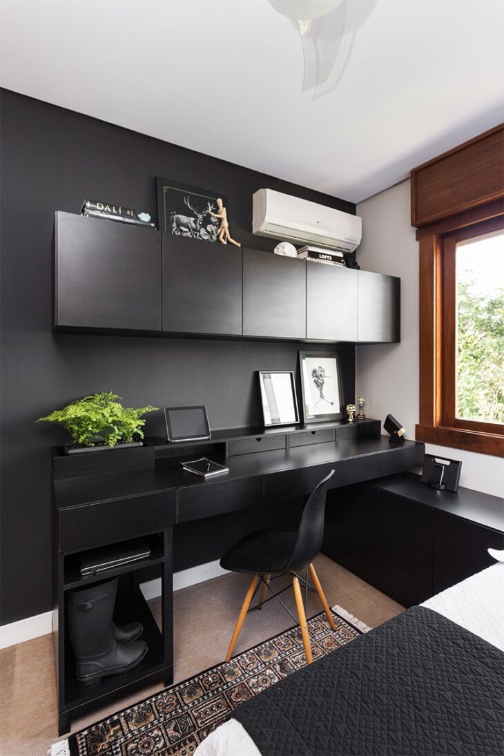 Escrivaninha Preta: 10 Modelos que Transformam Seu Home Office 1 O móvel pode trazer ares modernos