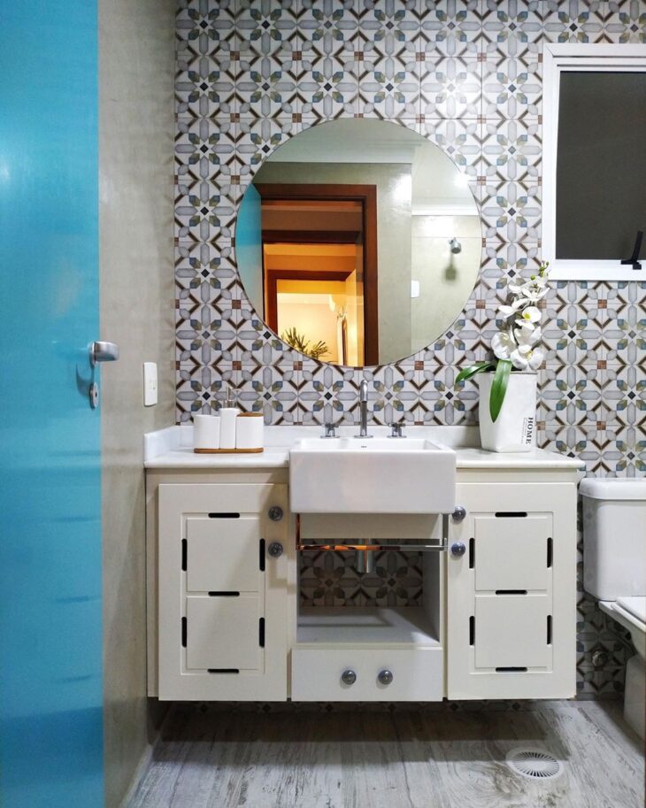 ESPELHO REDONDO PARA BANHEIRO: 10 MODELOS MODERNOS E VERSÁTEIS 10 Selecionamos abaixo modelos usados em diferentes ambientes e que ressaltam a decoração como um todo. Olha só: