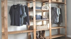 Cabeceira de Pallet: 10 Ideias Incríveis para uma Decoração Ecológica 7 Guarda-roupa em pallet, ideal para quem busca economia e estilo.