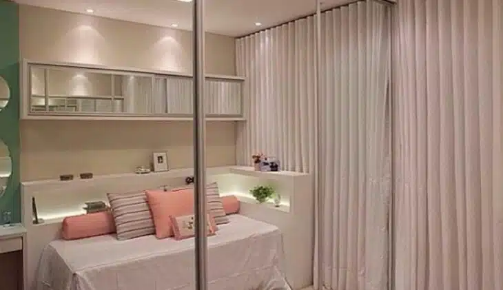 Guarda-roupa planejado: tudo sobre esse móvel prático e versátil 10 7 Guarda-roupa planejado com design moderno e elegantes portas de correr.