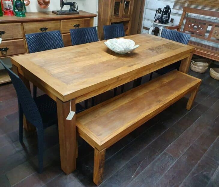 Mesa com banco: 10 inspirações para inovar na sala de jantar 1 Foto da mesa com banco 5