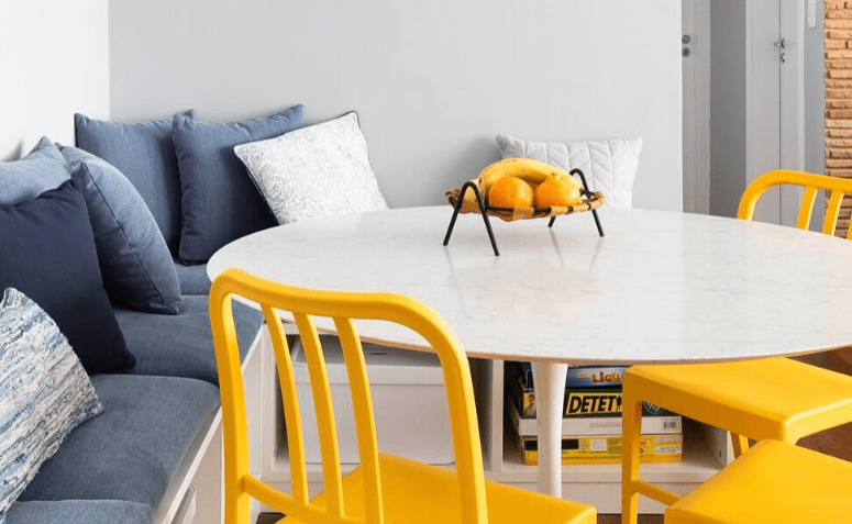 Mesa com banco: 10 inspirações para inovar na sala de jantar 3 Capa com mesa e banco