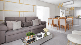 Onde Comprar Tapete para Sala: 10 Lojas com Peças de Todos os Preços 10 Imagem de uma mesa de centro espelhada.