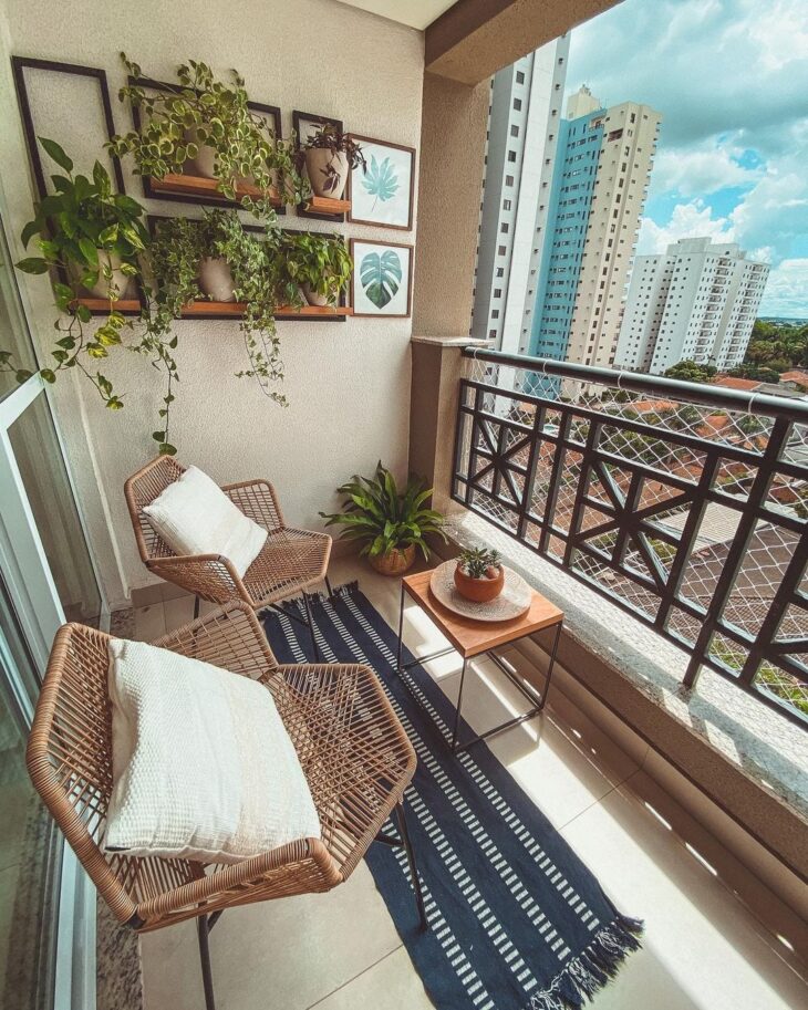 10 Fotos Lindas de Mesa para Sacada que Vão Decorar o Seu Espaço 1 mesa para sacada 20