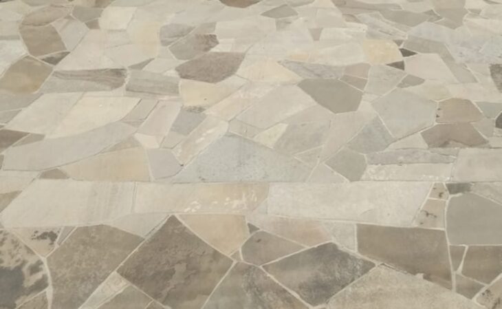 Pedras para Calçada: 5 Opções Acessíveis 10 Imagem de uma pedra para calçada.
