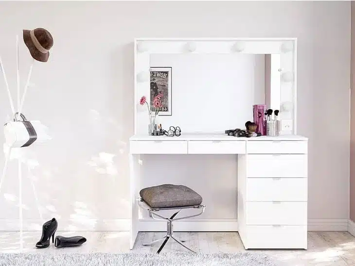 Penteadeira Camarim: 10 Inspirações Para Funcionalidade e Estilo 3 Foto: Reprodução / Athos