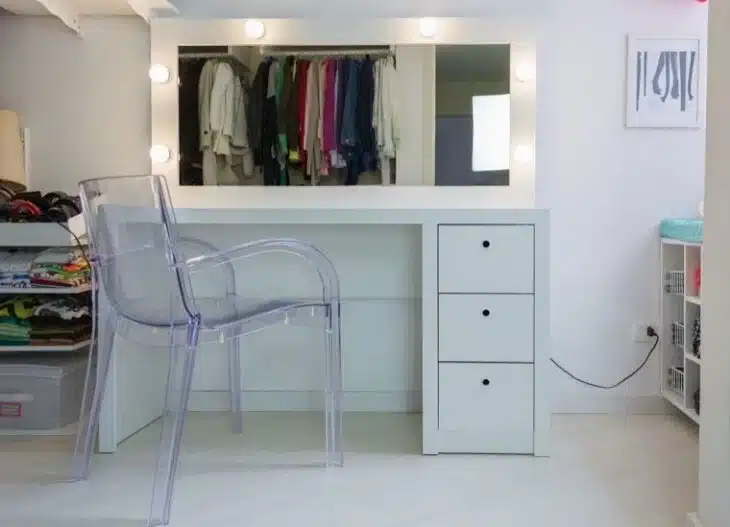 Penteadeira Camarim: 10 Inspirações Para Funcionalidade e Estilo 5 Foto: Reprodução / Tu Organizas