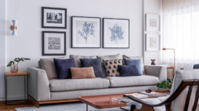 Prateleira para quadros: 10 maneiras de usar na decoração 5 Quadros para sala com decoração personalizada.