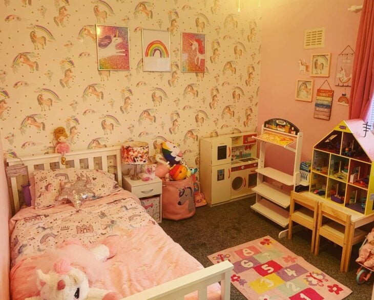 Como Decorar um Quarto de Unicórnio: Ideias e Inspirações com 10 Dicas 10 quarto de unicórnio com papel de parede divertido