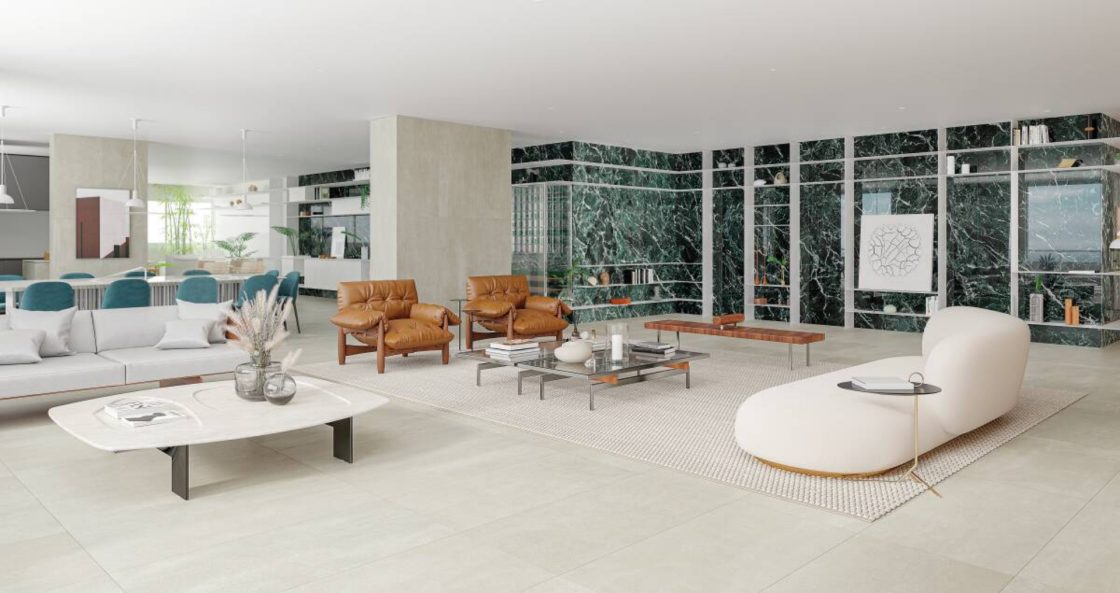 Revestimento de piso: 10 sugestões para usar em seus projetos 5 Sala de estar decorada com mesas, cadeiras, sofás e piso de porcelanato