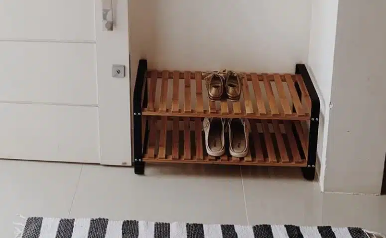 Inspiração para Sapateiras de Porta: Estilo e Organização em 10 Passos 3 Imagens de diferentes modelos de sapateira de porta para escolha.