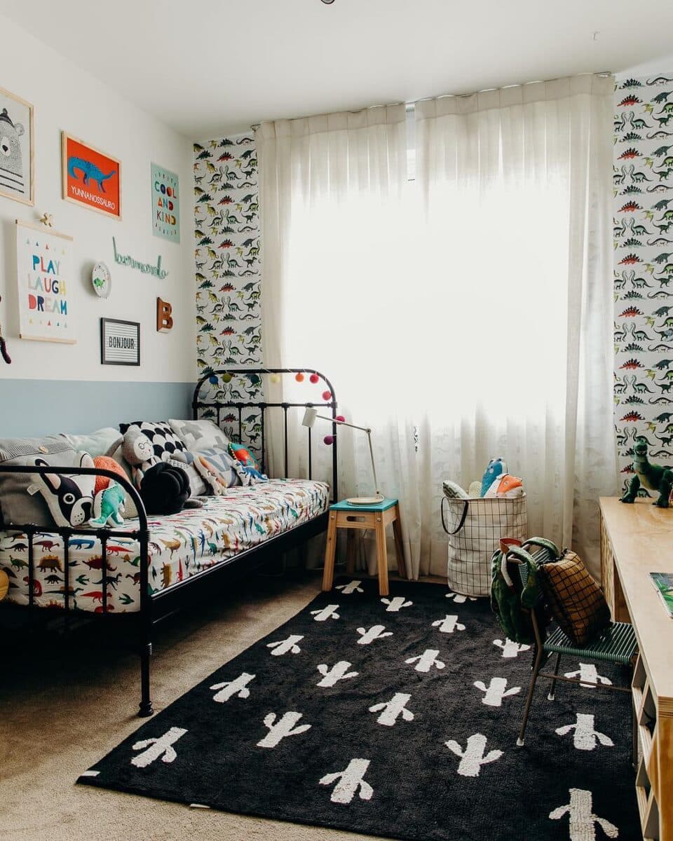 Tapete para quarto: 10 modelos lindos para trazer conforto 5 Este tapete é felpudo e oferece uma sensação de aconchego.
