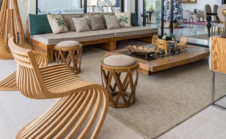 10 Ambientes com Tapete de Sisal que Combinam o Rústico com o Moderno 3 Tapete de sisal em espaço bem decorado.