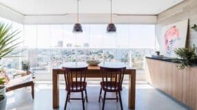 Mesa de Madeira Rústica: 10 Opções para Deixar Sua Casa Encantadora 9 mesa para varanda: 80 propostas inspiradoras para a sua decoração