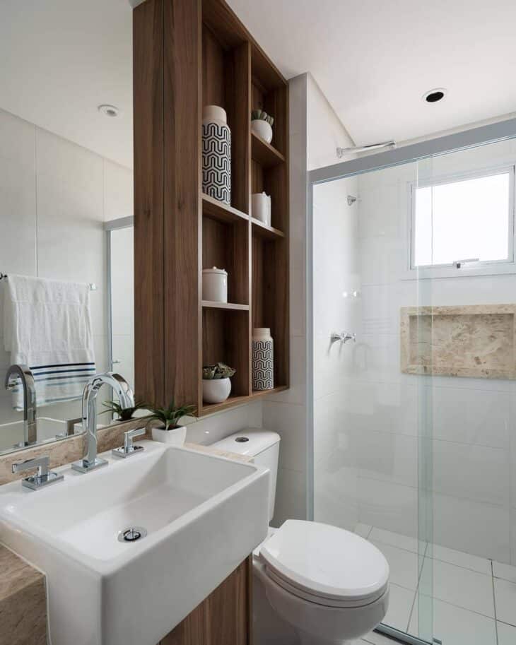 10 Ideias Criativas para Decorar Banheiros Simples 9 Banheiro simples com detalhes alegres.