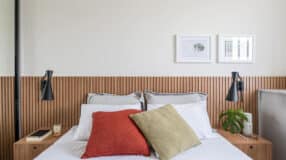 Ideias de Cabeceira com LED para Transformar seu Quarto com 10 Opções 5 Foto de cabeceira de casal