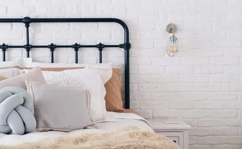 10 Ideias que Vão Transformar Seu Quarto com uma Cabeceira de Ferro 3 A cabeceira de ferro traz um toque especial com design diferenciado.