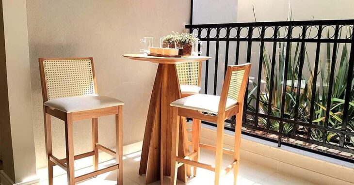 10 Modelos de Cadeira de Palhinha para Deixar sua Casa Cheia de Charme 9 Duas banquetas de palhinha.