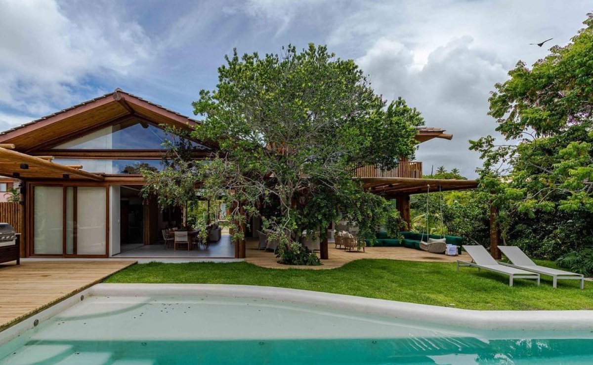CASA DE CAMPO: 10 PROJETOS DO RÚSTICO AO MODERNO PARA CONSTRUIR 3 A casa de campo é uma residência construída em um terreno rural, normalmente mais afastado da cidade.