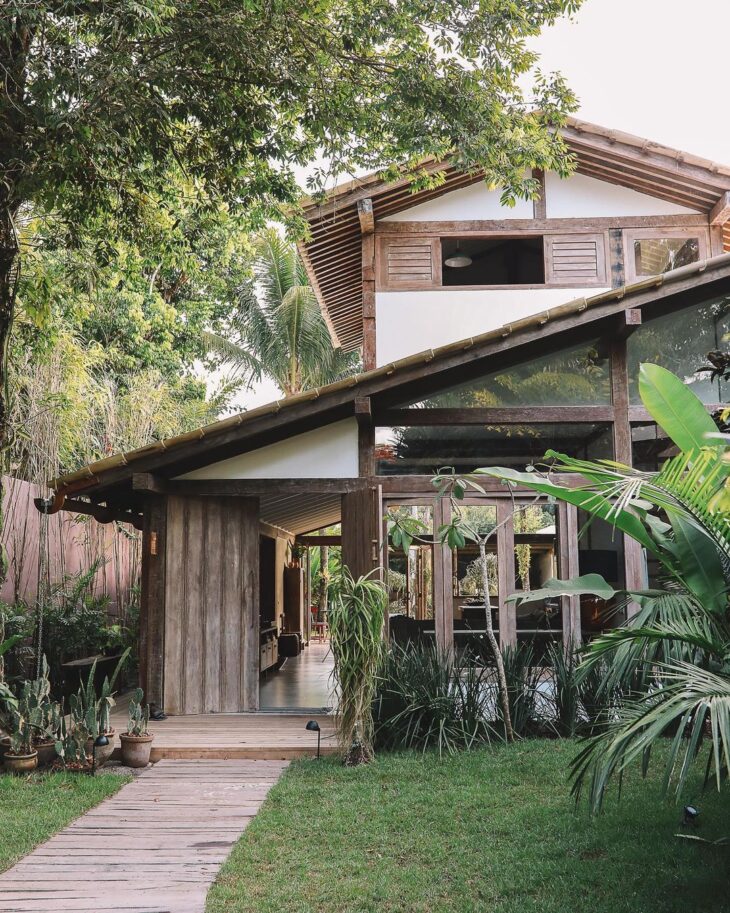 CASA DE CAMPO: 10 PROJETOS DO RÚSTICO AO MODERNO PARA CONSTRUIR 5 A simplicidade pode ser o grande destaque de uma casa de campo.