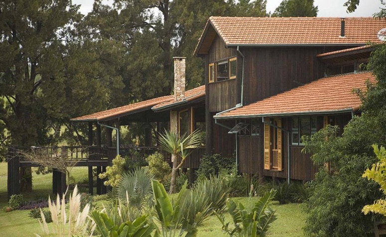 10 Ideias para Adotar o Estilo de Casa Rústica 3 Imagem de uma casa rústica com um estilo acolhedor e elementos naturais.
