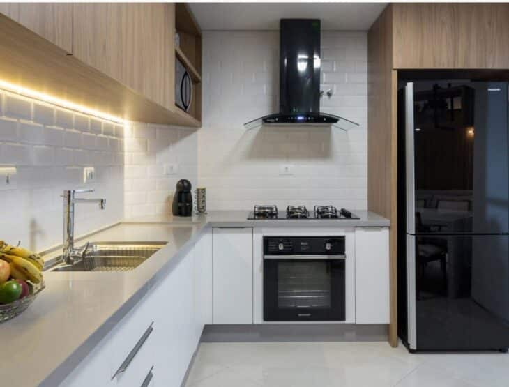 Cerâmica para parede: 10 ideias incríveis para renovar seu lar 9 Foto de cerâmica para parede 3, destacando a iluminação adequada sobre as cerâmicas.