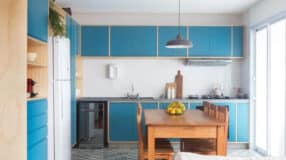 10 Projetos de Cozinha Rosa para Suspirar de Amores 5 Cores alegres e vibrantes adaptam-se a projetos contemporâneos, trazendo personalidade ao ambiente.