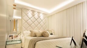 Sanca aberta: 10 ideias para transformar seu espaço com elegância. 5 A sanca aberta pode ser feita de variados formatos e, normalmente, é executada em gesso, mas também pode ser de isopor.