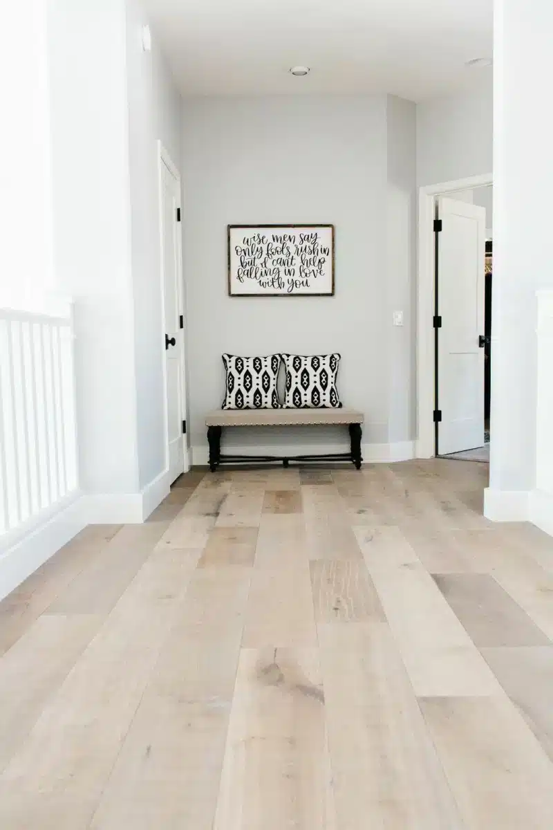 Como criar uma decoração acessível para cadeirantes 7 Ambiente adaptado com móveis para cadeirantes.