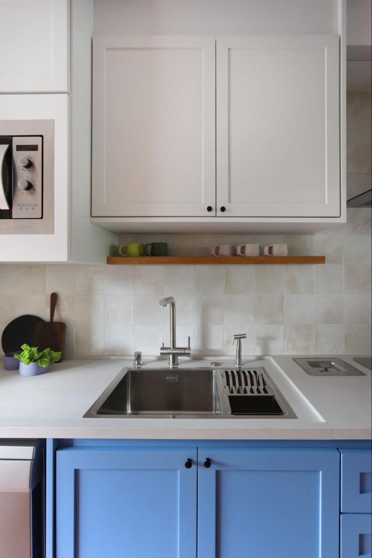 A Doma Arquitetura é adepta das bancadas de porcelanato para cozinha pelas características técnicas do material.