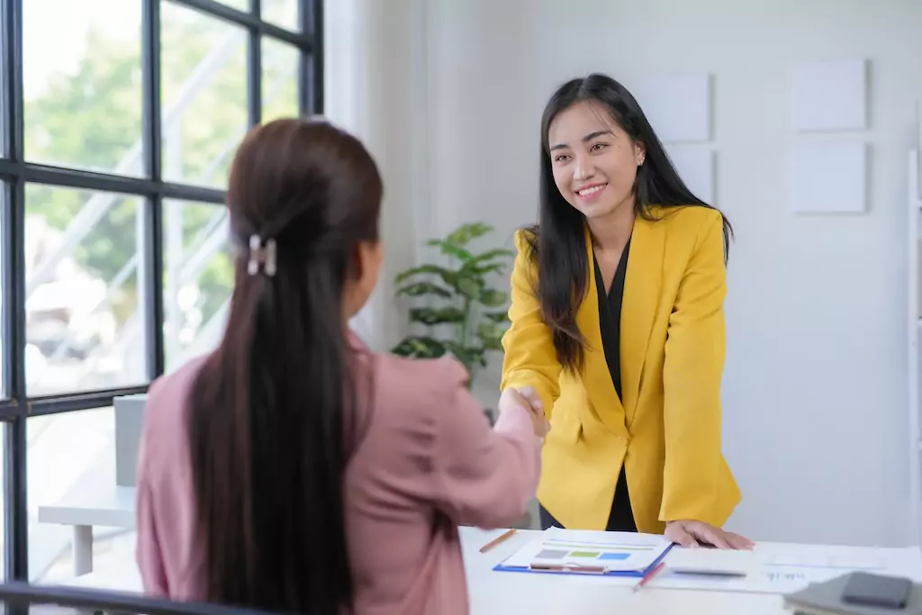 Dicas imperdíveis para se destacar na entrevista de emprego. 1 Dicas imperdíveis para se destacar na entrevista de emprego.
