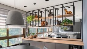 Estante de Livros: 10 Projetos para Você Expor sua Coleção 7 Estante suspensa com design contemporâneo.