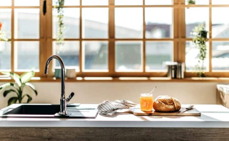 10 fotos de janela para cozinha e dicas de como escolher a sua. 10 iStock