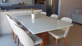 Mesa de Madeira Rústica: 10 Opções para Deixar Sua Casa Encantadora 7 O que é mesa laqueada e 25 inspirações para a sua casa