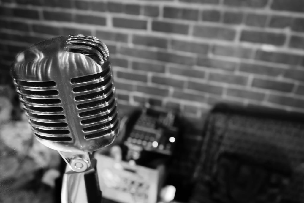 Atribuições e Responsabilidades dos Arquitetos: O Que Você Precisa Saber 3 Imagem de um microfone de rádio.