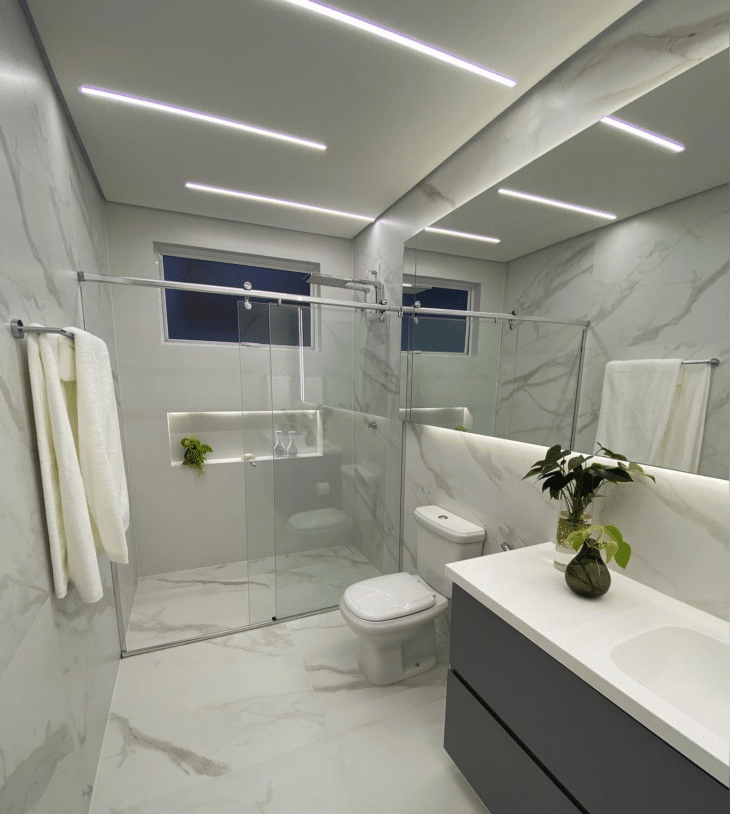 10 Formas de Decorar com Nicho para Banheiro 1 O nicho para banheiro otimiza o espaço disponível
