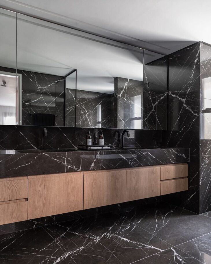 Porcelanato Marmorizado: Elegância na Decoração 9 Porcelanato preto dá um ar maduro ao ambiente.