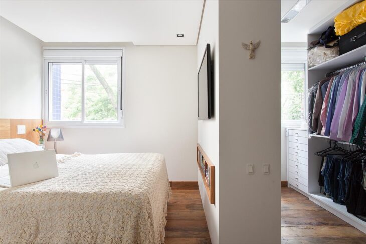 Quarto com closet: 10 modelos que aliam praticidade e requinte 9 Imagem de um quarto com closet 4