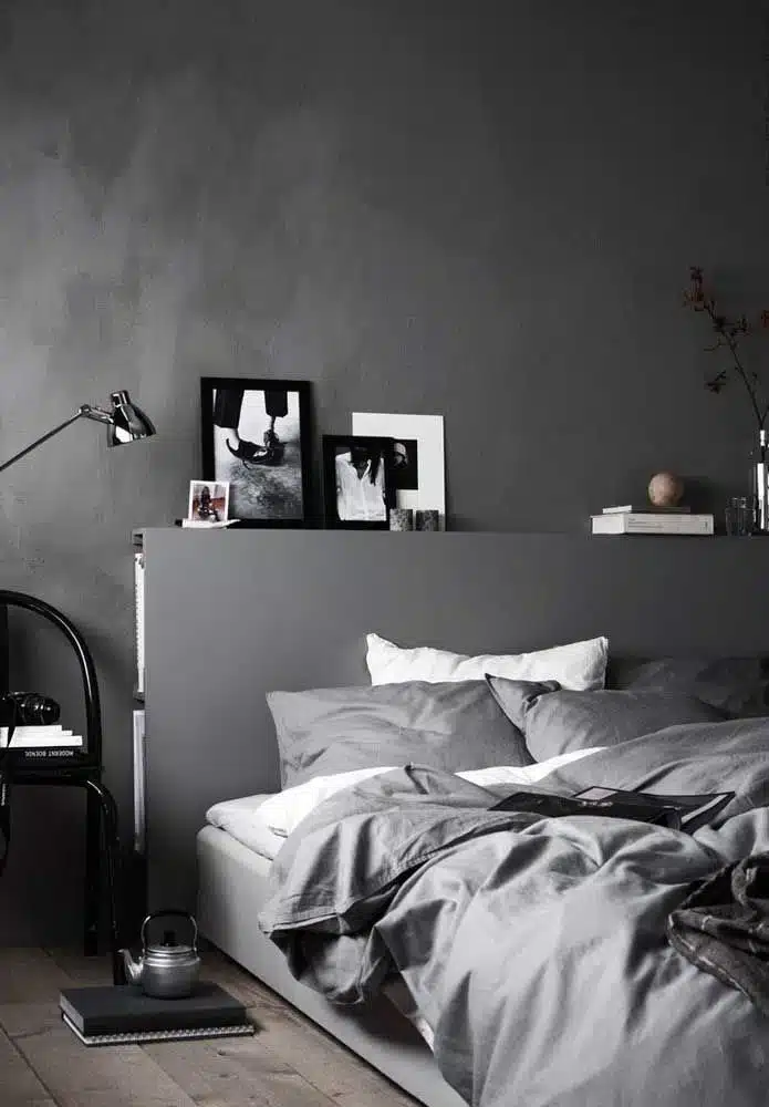 QUARTO CINZA: 12 DICAS PARA RENOVAR O SEU AMBIENTE 10 Quarto cinza e preto: Deve ser usado com cuidado para não escurecer o ambiente.
