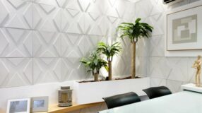 Revestimento hexagonal: 40 ideias para usar essa tendência geométrica 5 O poder e elegância que o revestimento 3D pode trazer a sua casa.