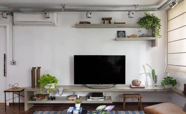 10 Ideias para Decorar uma Sala Estilo Industrial 10 Imagem de uma sala estilo industrial com eletrodutos expostos.