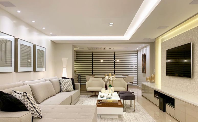 Sanca aberta: 10 ideias para transformar seu espaço com elegância. 3 A sanca aberta é um acabamento que personaliza um ambiente e traz um toque especial para a decoração do espaço.